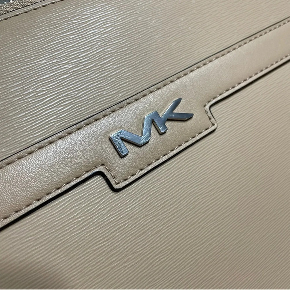 NEW Michael Kors COOPER Large Zip Laptop Case in Camel Textured - Picture 2 of 11